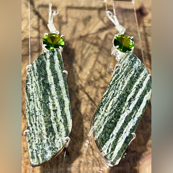 Chrysotile in Serpentine Earrings 2 7/8” - Picture 2 of 8